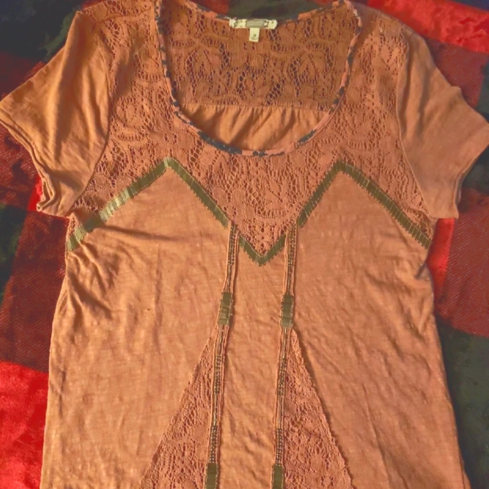BKE GIMMICKS LACE JEWEL BLING TOP SMALL MAUVE
